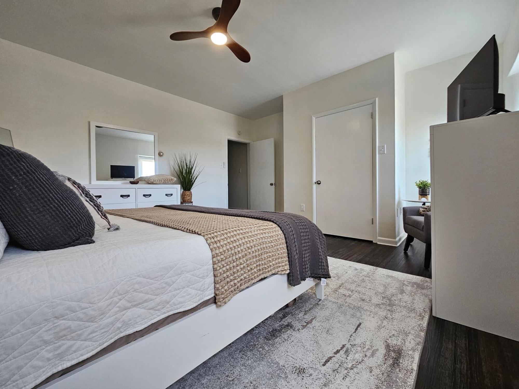 Rustic & Remodeled 3-bedroom In Downtown *