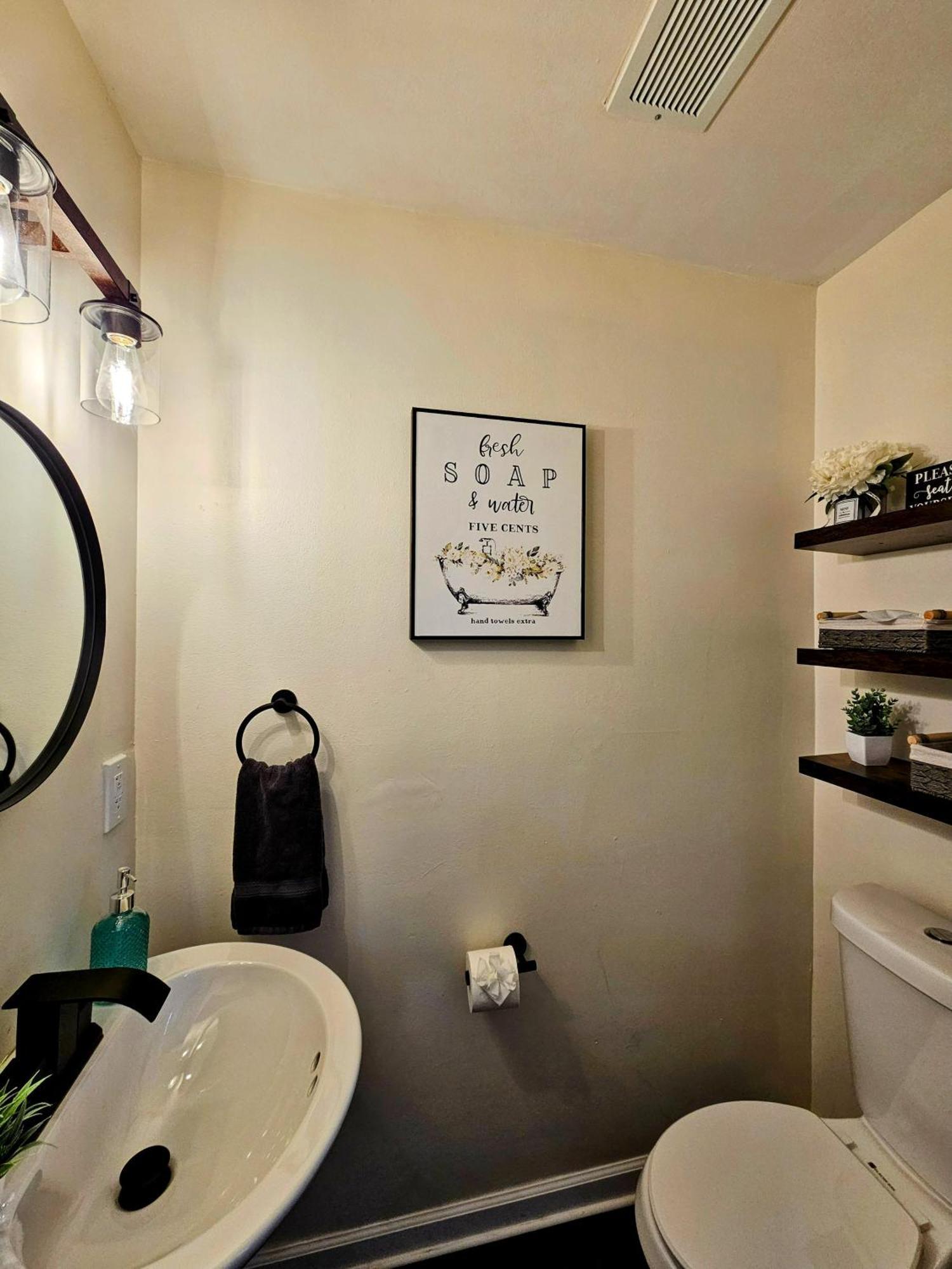 Apartment Rustic & Remodeled 3-bedroom In Downtown *