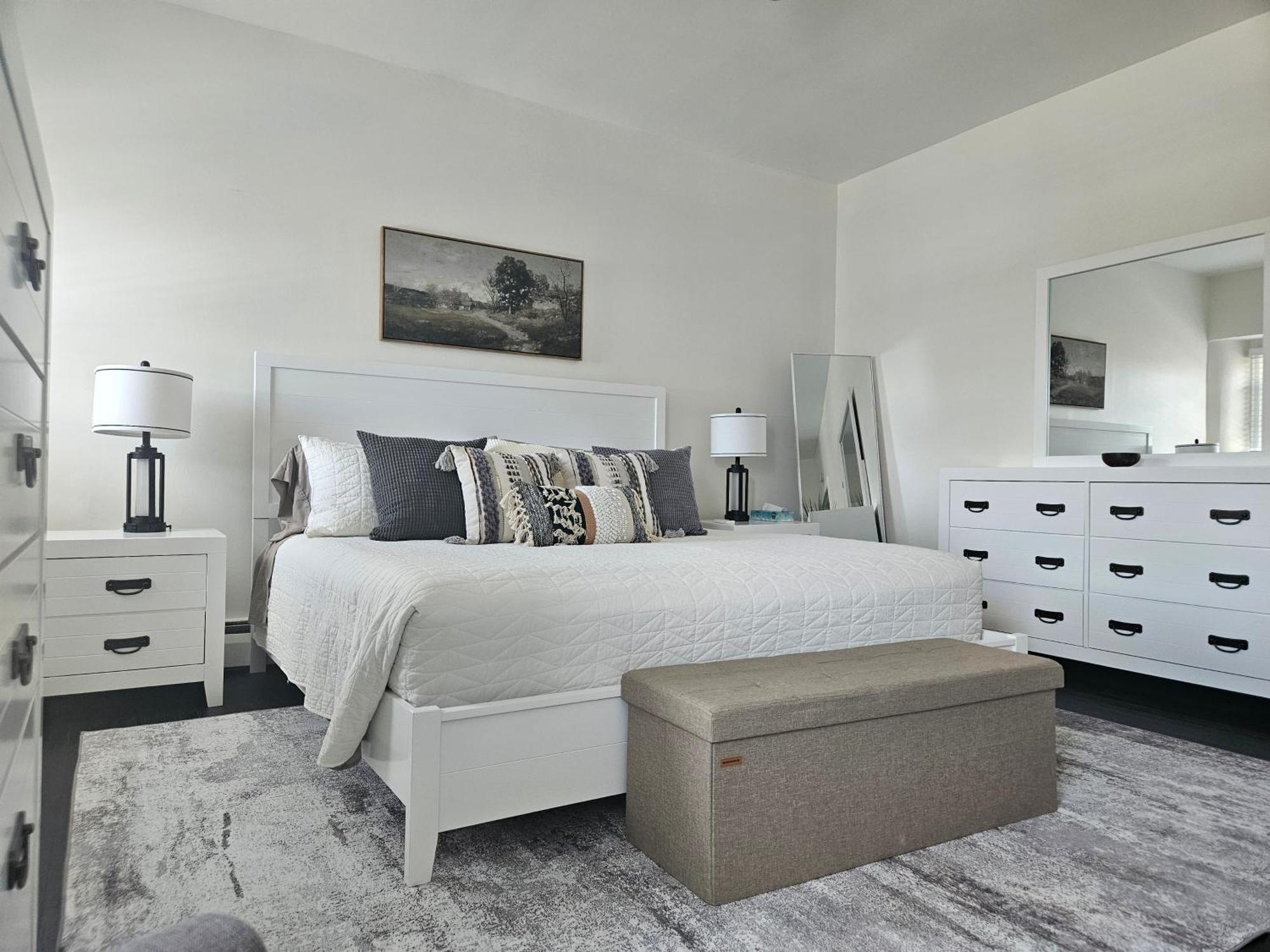 Rustic & Remodeled 3-bedroom In Downtown Apartment *