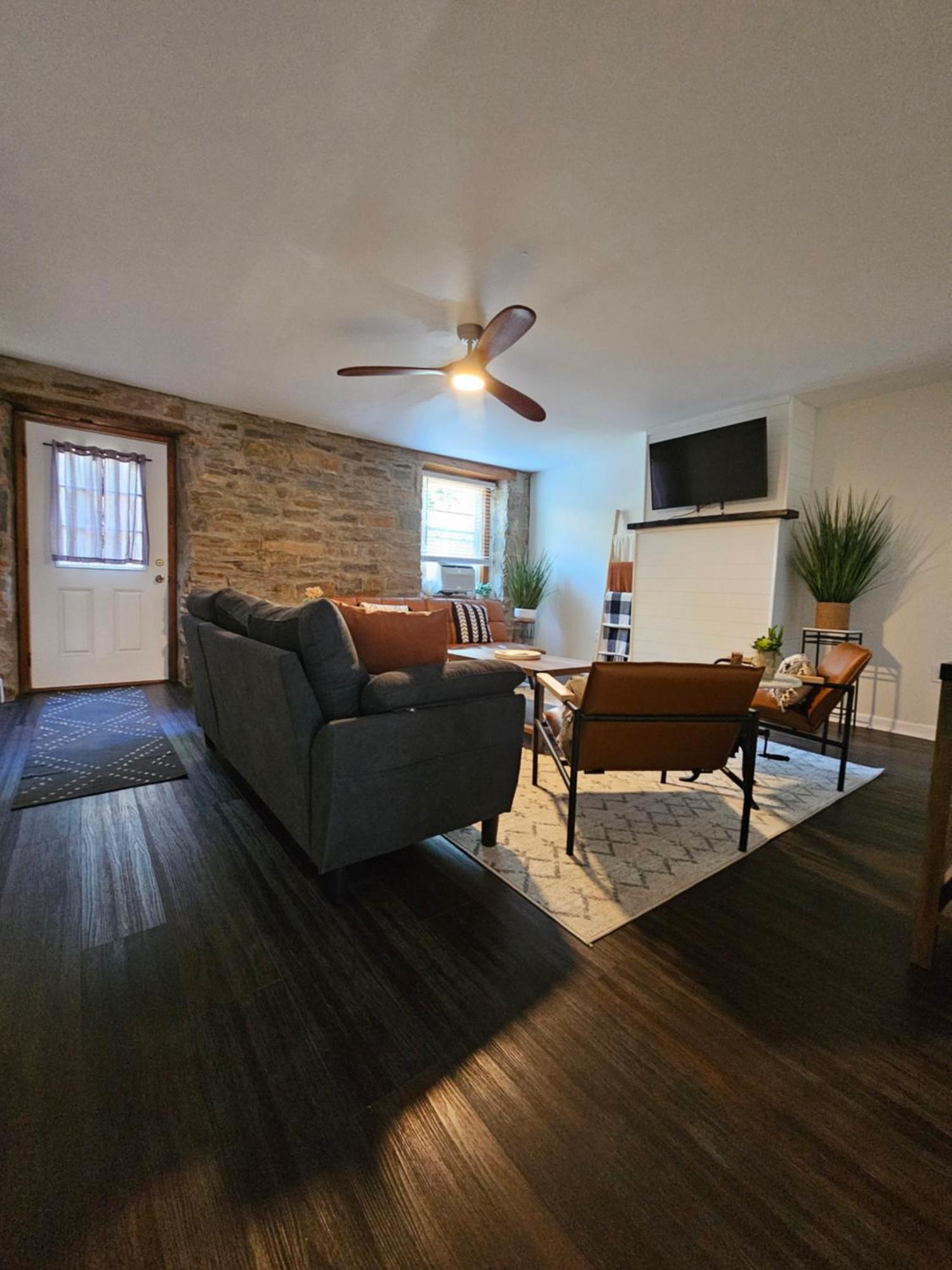 Apartment Rustic & Remodeled 3-bedroom In Downtown Phoenixville