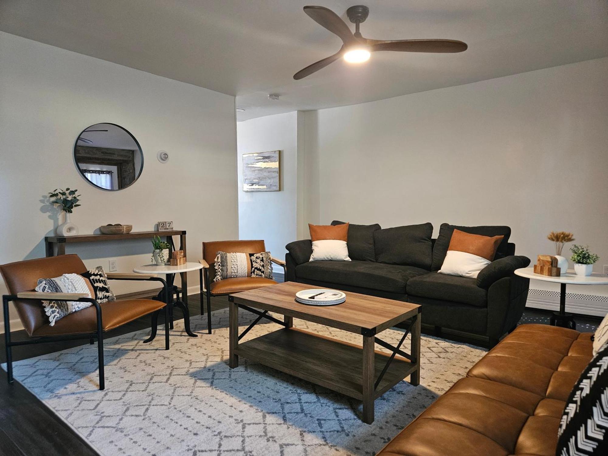 Rustic & Remodeled 3-bedroom In Downtown Apartment *