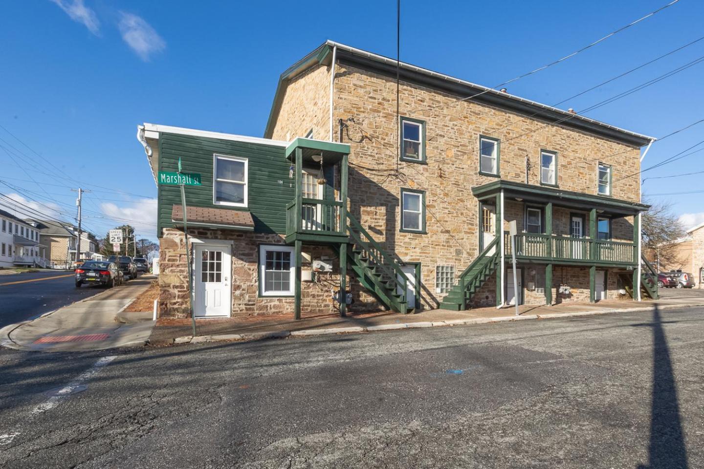 Rustic & Remodeled 3-bedroom In Downtown *